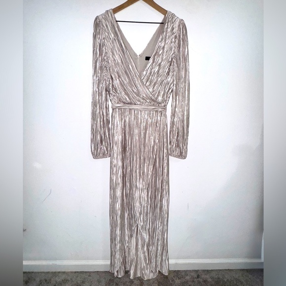 GUESS Beige Belted Tulip Skirt V-Back Long Sleeve Maxi Faux Wrap Dress - Picture 1 of 8
